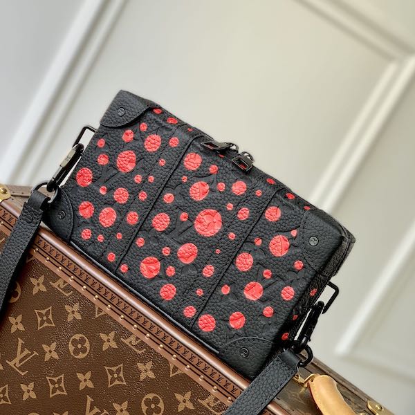 Louis Vuitton ルイヴィトン LV × YK soft trunk wearable wallet 草間彌生 ソフトトランク･ウォレット M81905 トリヨン･モノグラム