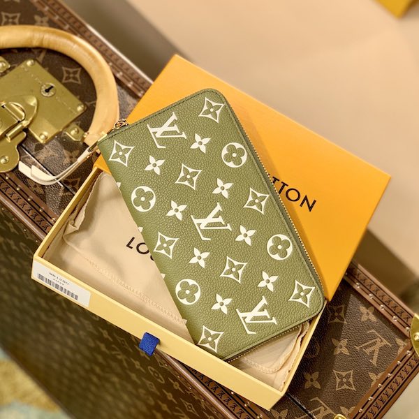 Louis Vuitton ルイヴィトン zippy wallet ジッピー・ウォレット M81280 カーキ